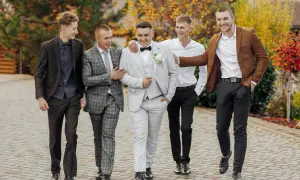 W co się ubrać na wesele jako gość? Stylowe inspiracje 2026