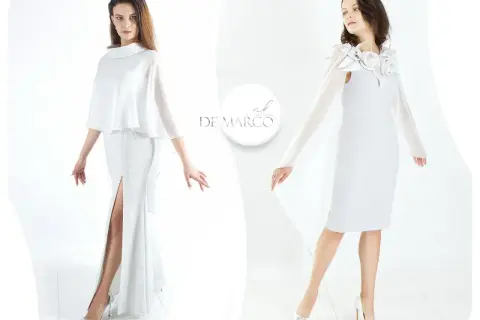 Elegancka stylizacja na wesele dla mamy: biała sukienka z trenczem i błyszcząca kreacja z rozcięciem.