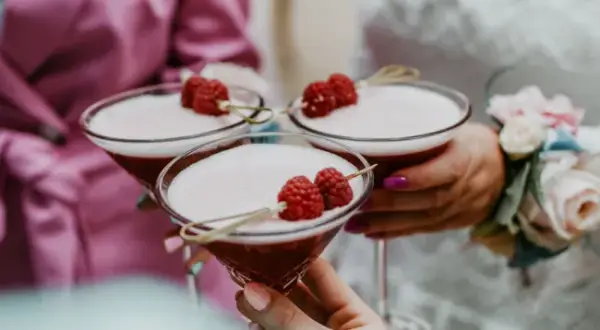 Drink bar na wesele: ile kosztuje? Poznaj realne ceny i uniknij pułapek