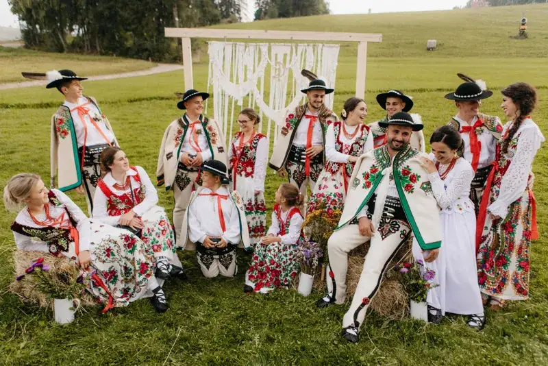 góralski ślub, panna młoda w stroju regionalnym