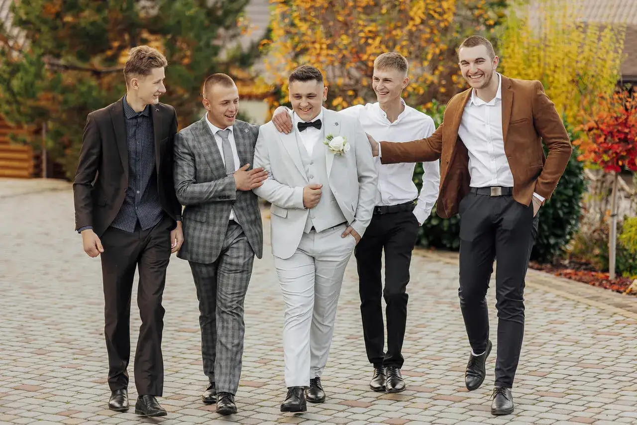 eleganckie stylizacje męskie na wesele
